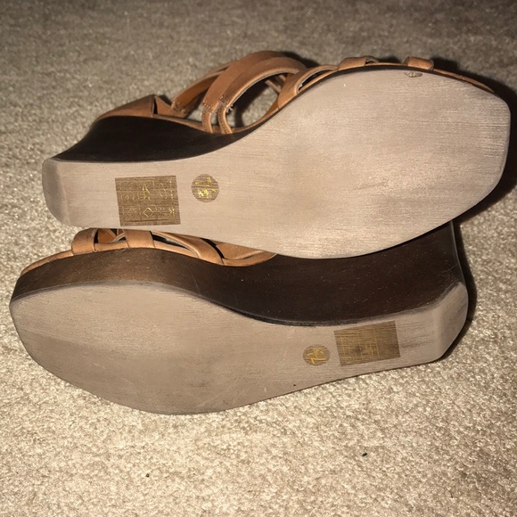 Brown strap wedges - Picture 5 of 5